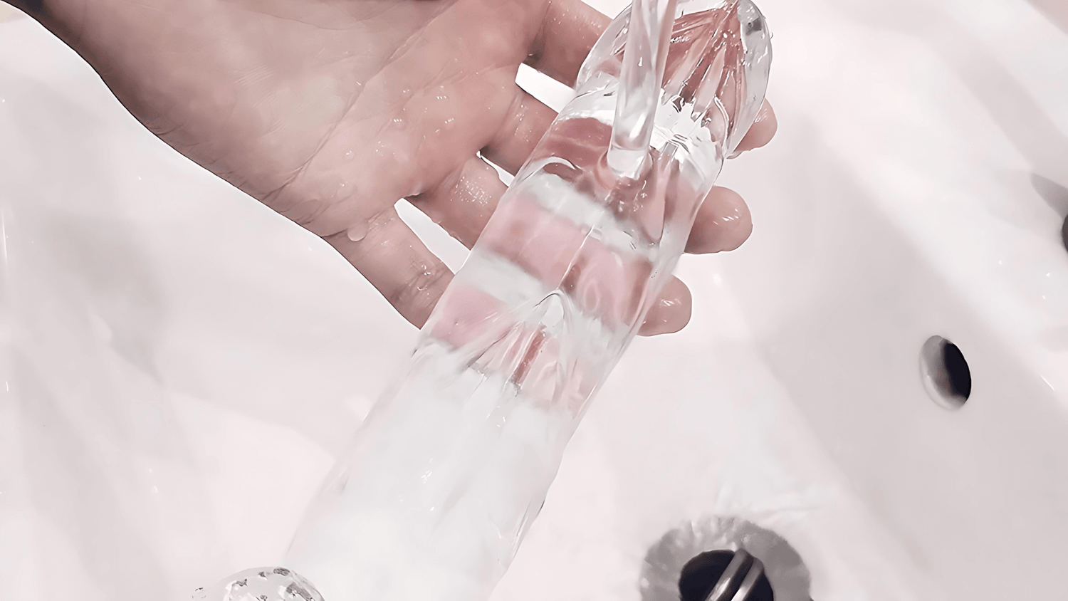 How to Clean a Clear Dildo: The Ultimate Guide for a Safe and Sparkling Toy - Tarisss Sex Toy Store
